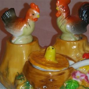 Rooster & Hen Salt & Pepper w/sugar dish Set